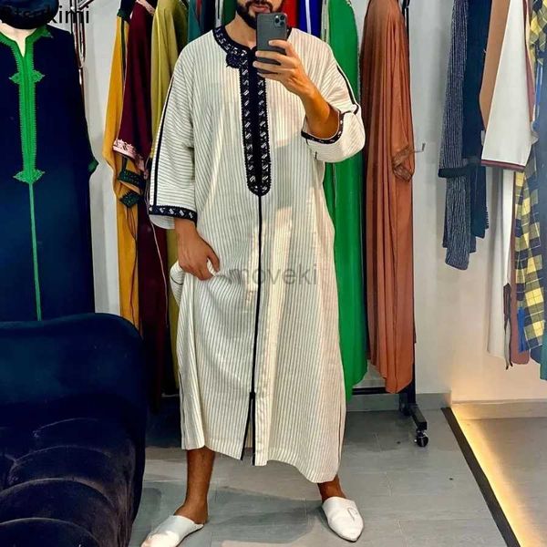 Ropa étnica Nuevo ropa islámica Hombres Kaftan musulmán Manlim Moroccan Casual Long Dress Bata de rayas en árabe Medio Oriente Disfraz Nacional D240419