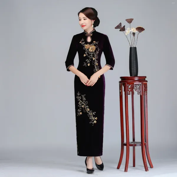 Ropa étnica de gran tamaño femenino largo qipao tradicional vestido clásico cheongsam otoño invierno terciopelo sexy delgado lentejuelas con cuentas vestidos de flores