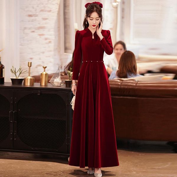 Vêtements ethniques Perle Velours Robe de soirée de mariage chinoise Bourgogne plissée Celebrity Soirée Banquet Robe Sexy Cheongsam Col Mandarin