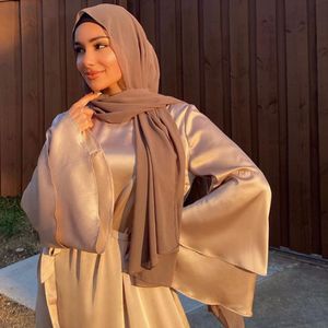 Vêtements ethniques Ramadan Eid Satin Hijab Robe Dubaï Abaya Turquie Été Flare Manches Mode Musulmane Maxi Robes pour Femmes Islam caftan 230324