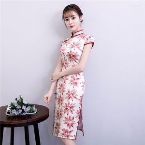 Vêtement ethnique Rouge Robe traditionnelle chinoise Femme Soie Satin Cheongsam Vintage Qipao Été Manches courtes Fleur Fête
