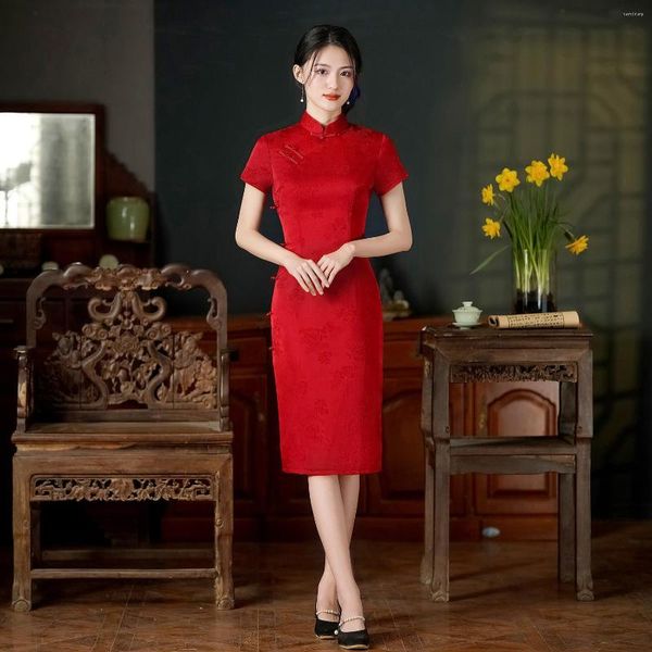 Ropa étnica rojo Jacquard satén Cheongsam Oriental vestido de novia chino Sexy manga corta cuello mandarín mujeres Qipao