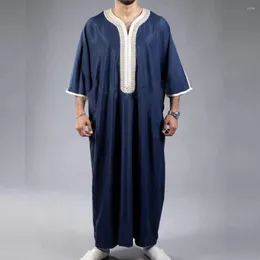 Vêtements ethniques Rouge Col Rond Broderie Moyen-Orient Juba Hommes Manches Musulmanes Mâle Arabie Saoudite Robe Islamique Arabe