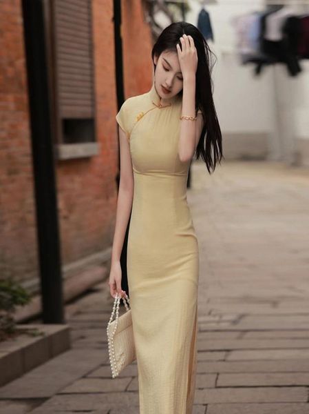 Vêtements ethniques rétro Qipao chinois robe moderne élégante femmes traditionnelles Cheongsams améliorés jaunes orientale d'été vintage ves2331843