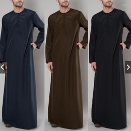 Ropa étnica Cuello redondo Abayas Color sólido Abaya Hombre musulmán Pakistán Hombres Arabia Saudita Vestido árabe Dubai Qamis Túnica suelta Manga larga Aipper