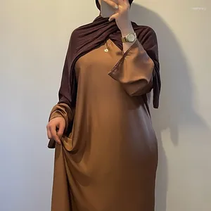 Vêtements ethniques Satin Abaya avec poches Ceinture libre Bouton Solide Couleur Mode Mode EID Ramadan Islamique Basic Musulman Femmes Robe