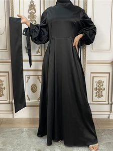 Vêtements ethniques Simple Solide Musulman Dubaï Robe Noir Abaya Élégant Slim Manches À Lacets Femmes Turquie Robe Islamique Dames Satin Kaftan