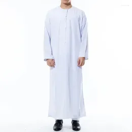 Vêtements ethniques Couleur solide O cou manche courte Men de mode Blanc Musulman Robe Islamic Kaftan Saudi Arabie Jubba Thobe Dubai Middle East