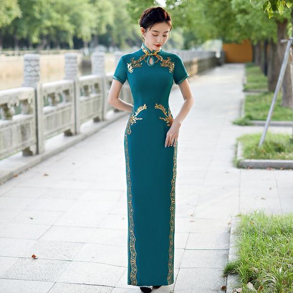 Ropa étnica Primavera Retro Manga corta Apliques Satén Qipao Cuello caído Botones hechos a mano Estilo largo Cheongsam Vestido de mujer china