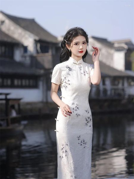 Vêtements ethniques printemps / été jacquard tissu mi-longueur qipao style chaud et vintage élégant slim fit femme