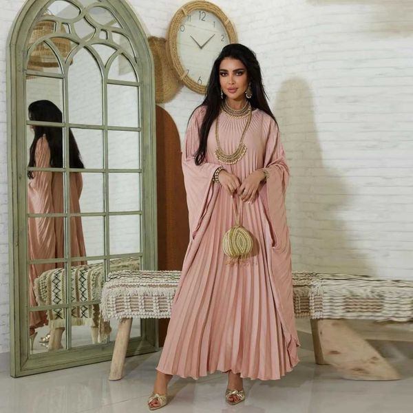 Vêtements ethniques Été Nouveau Satin Batwing plissé Abaya Dubai Luxury Islam Muslim Maxi Kaftan Modest Robe pour femmes Ka Robe Femme Musulmane T240510