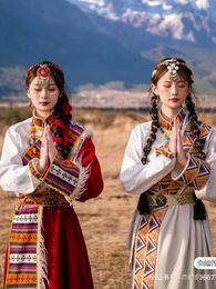 Vêtements ethniques Tibetan Men and Women Noble Robe Po Tibet Tourism Minority Style Dance Performing Costumes