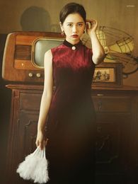 Etnische kleding Toast Cheongsam Chinese stijl Retro Girl Young Red Modified Velvet met lage spleet mouwloze sjaal afneembare bruidsjurk