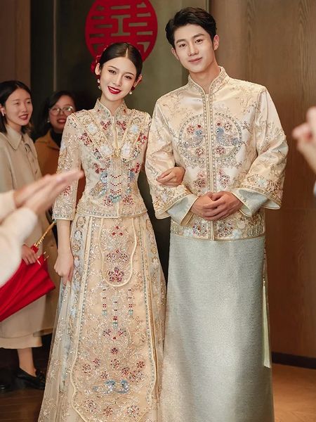 Vêtements ethniques Traditionnel pour les femmes Champagne Xiuhe Mariée Robe de mariée Eleganct Gold Chinois Top Toast Set Femme Groom Tang Costume 231212