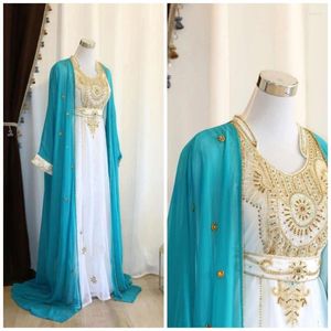 Vêtements ethniques turquoise 8 Kaftans White Farasha Abaya Robe de Dubai Maroc est très élégant et à la mode avec un long floral