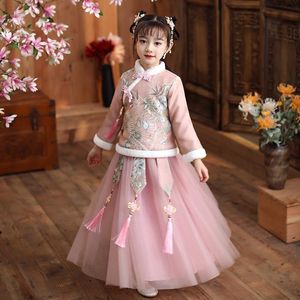 Etnische kleding Utumn Winter Borduurmeisjes Hanfu Cheongsam Chinese traditie Huwelijk Bloemmeisje Jurk schattig kinderen Jaar kleding