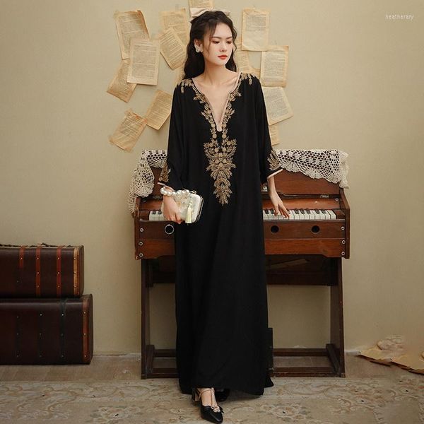 Vêtements ethniques Robe vintage pour femmes Side Split Black Maxi Robe Broder Coton Tunique Robes de plage 2022 Mode Boho Holiday Robes