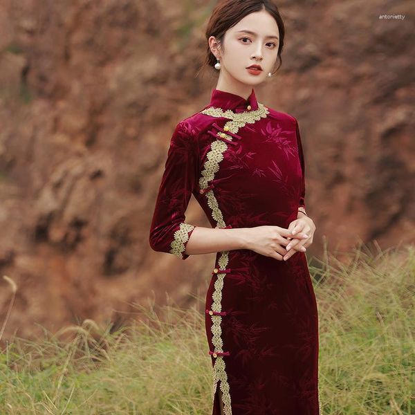 Ropa étnica Vestidos de novia para mujeres Primavera 2023 Terciopelo chino Cheongsam moderno Manga larga Mejorado Madre larga Rojo Split Lace Qipao