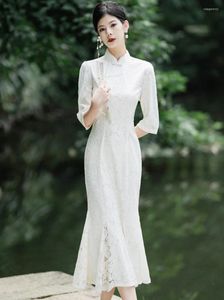 Vêtements ethniques Hiver Beige Dentelle Fishtail Cheongsam À Manches Longues Robe Vintage Améliorée Femmes Style Chinois Élégant Haut De Gamme Qipao