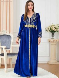 Ethnische kleding Winter Marokkaanse geborduurde Caftan Arabische lange jurk vrouwen Goldentrim moslimfeestjurken Dubai Turkse bescheiden abayas kaftan