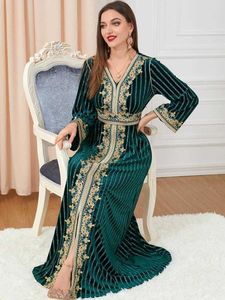 Vêtements ethniques Hiver Velvet Hobe musulmane Femmes Automne Split Abaya Broderie Robe de fête marocie épaissis