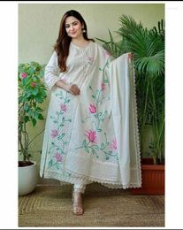 Vêtements ethniques Femmes Floral Palazzo droit à la main avec dupatta Wear Kurti