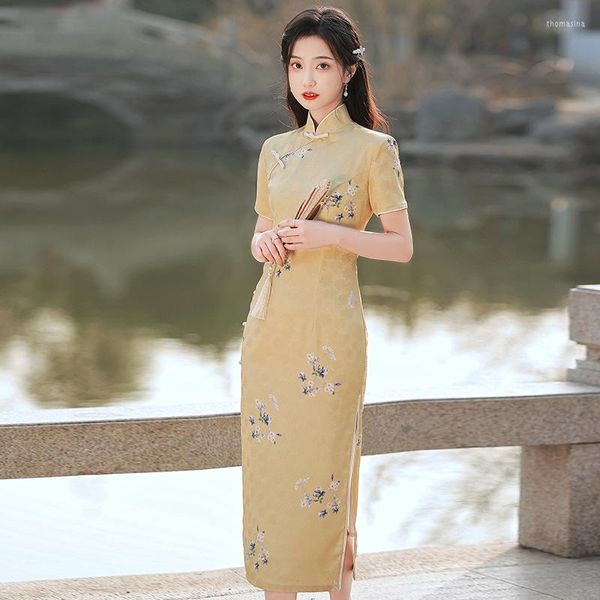Vêtements ethniques femmes imprimé fleuri longue mince Qipao chinois traditionnel jaune Satin Cheongsam manches courtes fendu robe Vintage