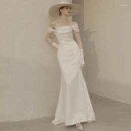 Etnische kleding vrouwen Frans eenvoudige witte satijnen trouwjurk elegant off-shoulder feest lang staart prom
