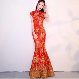 Vêtements ethniques Femme Qipao Robe de mariée chinoise Red Femme Femme Short Manongsam Gold Slim Tradition de poisson