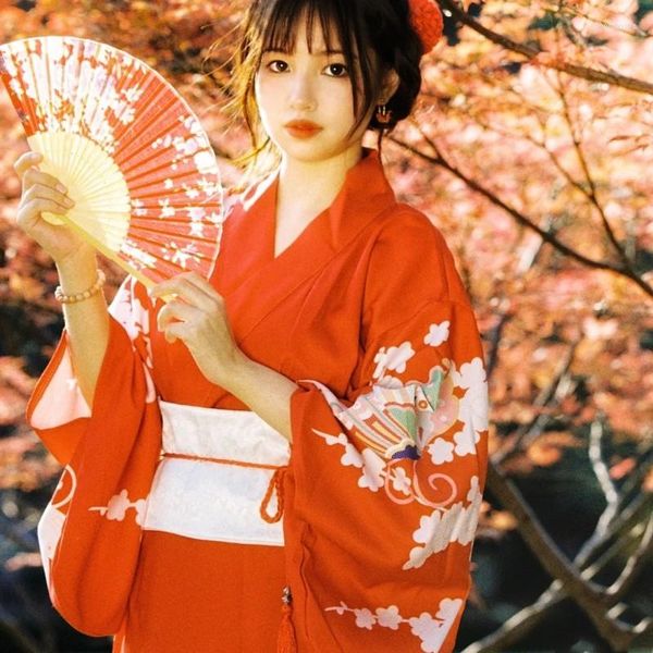 Ropa étnica Mujeres Kimono japonés tradicional con Obi blanco Estampado floral Yukata Vestido de noche Cosplay Girls Performing Pography