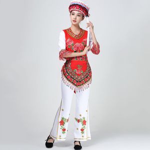 Etnische kleding Vrouwen Reisfotografie Hmong Elegant kostuum geborduurd Miao Traditioneel pak met hoofdtraden Dance Stage Performance Wear