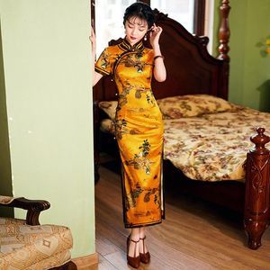 Ropa étnica Estampado amarillo Xiangyun Dama tradicional Cheongsam Slim Estilo chino Vestidos de madre Novedad Falda Qipao de seda hasta la rodilla