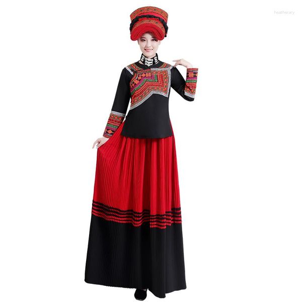 Vêtements ethniques Yi minoritaire Traditional Women's Dress Festival brodé