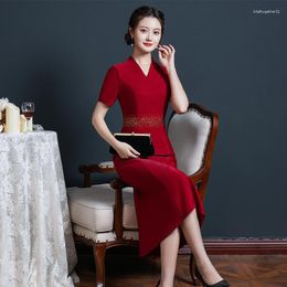 Abbigliamento etnico Yourqipao Summer Diamond Borgogna Abito da sposa per la madre Cheongsam Maniche corte senza spacco Stile cinese da sera per le donne