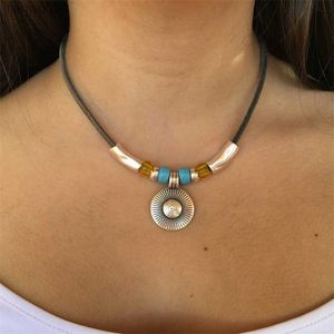 Style ethnique Vintage pendentif rond collier pour femmes Style bohème Faux Turquoise perlé cuir cordon fête bijoux L230704