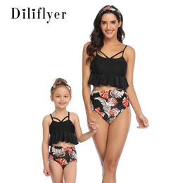 Euprean e Amrican Mulheres Bikini Mamãe Filha Roupas Combinando Swimwear Crianças Imprimir Ruffles Swimsuit para 210529