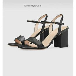 gucci gg Вы EuropClassic Sandalias de tacón alto de oro grueso Letras de cuero Luxuryry Mujer Zapatos de tacón Hebilla de metal para guía sexys 66n6