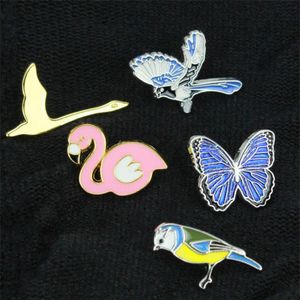 Europe alliage papillon grue pie oiseau broche dessin animé unisexe métal animal corsage broche flamant animaux sac à dos chapeau manteau vêtements283v