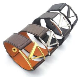 Europa Amerika armbanden mannen dame dames afdrukken bloemontwerp hol uit v letter metaal hardware Hockenheim brede lederen armband 8536945