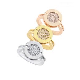 Europa América Diseñador Estilo de moda Anillos Dama Mujer Latón 18K Oro Grabado B Iniciales Configuración Anillo redondo de diamante completo 3 colores