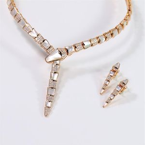 Europa Amerika Designer Sieradensets Mode Dame Dames Messing 18K Goud Instelling Diamant Parelmoer Slangvorm Brede Ketting Dinn255g