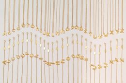 Europa América Conjuntos de joyería de moda Lady Womens Gold-color Metal Grabado V Iniciales 26 Letras Alfabeto Colgantes Collar Pulsera Letra A-Z