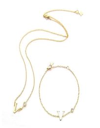 Europa América Conjuntos de joyería de moda Señora para mujer GoldSilvercolor Metal V Iniciales con un solo diamante Cadena Collar Pulsera Q937139023