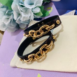 Europa Amerika Mode Dame Vrouwen Print Letter Bloem Patroon Grave V Letter Gold-Color Lederen Draai de Ketting Armbanden Bangle M6529E