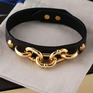 Europe Amérique Mode Dame Femmes Imprimer Lettre Motif Fleur Graver V Lettre Or-couleur Cuir La Chaîne Bracelet Bangle275n