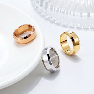 Europa Amerika Mode Stijl Ringen Mannen Dame Vrouwen Titanium staal Gegraveerd Volledige V Letter 18K Vergulde Bevel Edge Liefhebbers Ring 3 Kleur Maat US6-US11