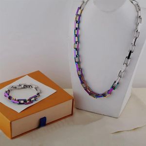 Europe Amérique Mode Collier Bracelet Hommes Argent Noir Couleur Or Multicolore Métal Gravé V Lettre Fleur Motif Épais C289i