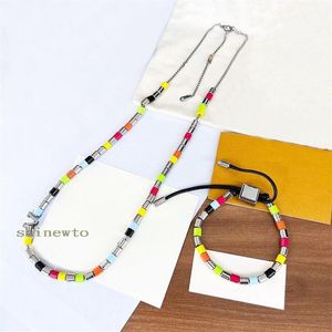 Europe Amérique Mode Paradis Collier Bracelet Hommes Couleur Argent Métal Gravé V Lettre Multicolore Résine Matériel Perles Jew210j