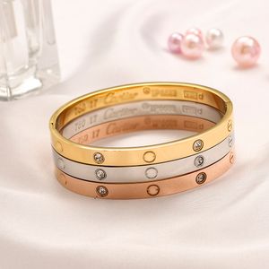 Europe Amérique Mode Style Bracelets Avec Joint En Acier Femmes Bracelet De Luxe Designer Bijoux En Acier Inoxydable Plaqué Or 18K Amoureux De Mariage Cadeau Bracelets AA2009