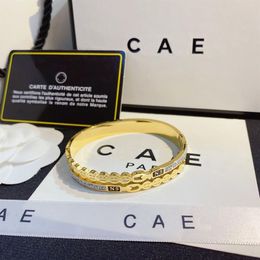 Europa América Moda Estilo Pulseiras Mulheres Bangle Designer Carta Pulseira Cristal 18K Banhado A Ouro Aço Inoxidável Casamento Lover299B